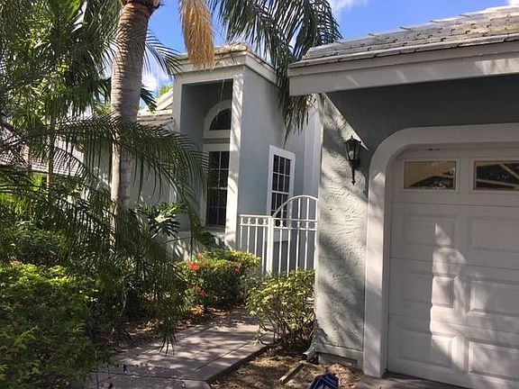 6843 Briarlake Front