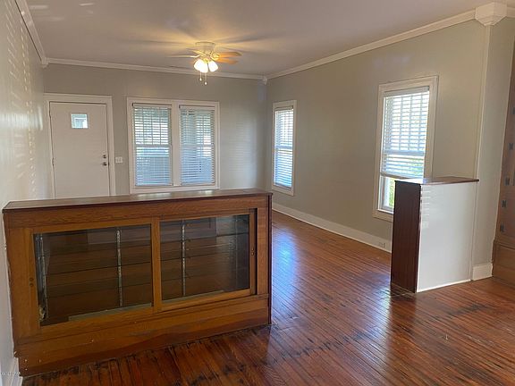 5th image of 4323 Deering St