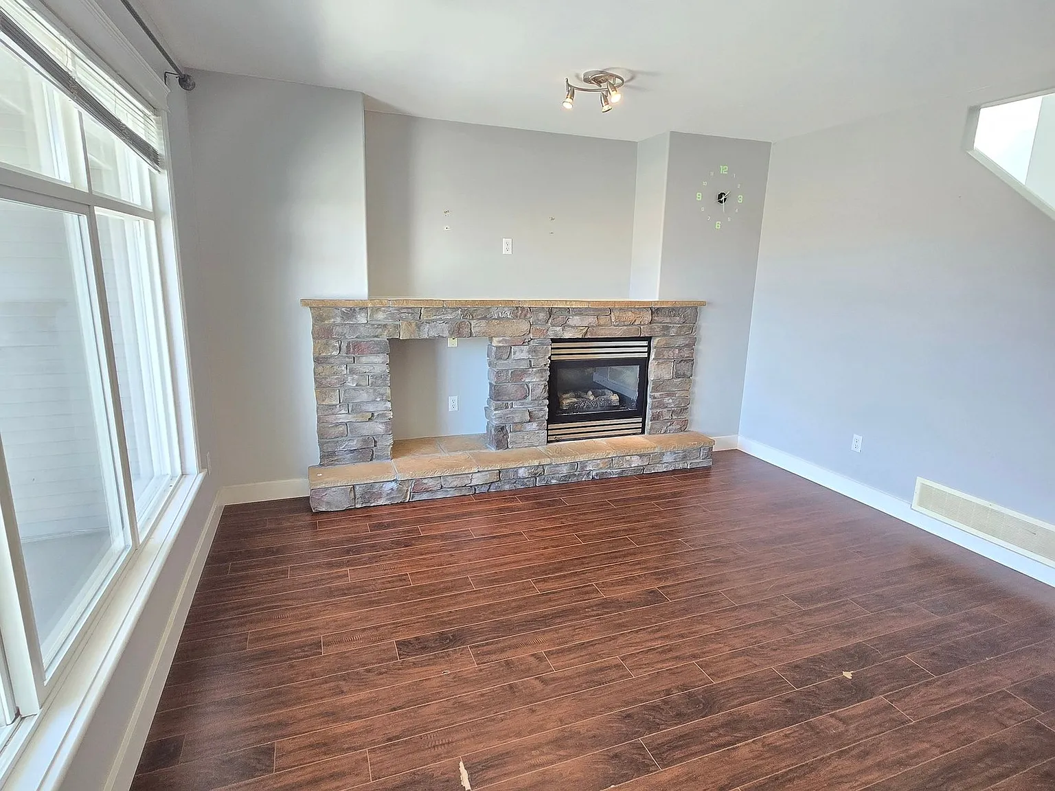 8881 Walters Street Chilliwack — Photo 3