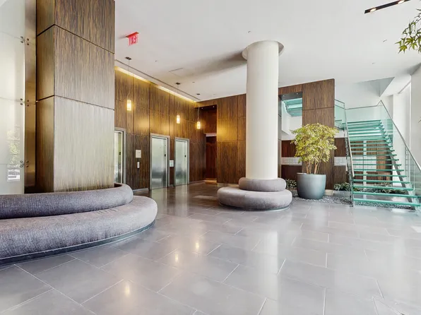 310 West 52nd Street image 14 of 25