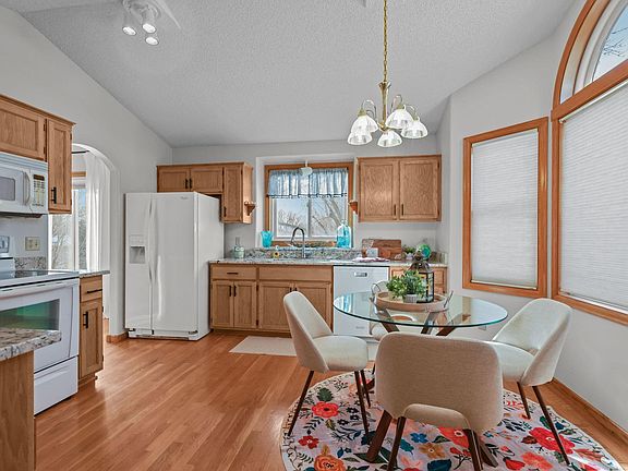 3rd image of 819 Moonlight Pl