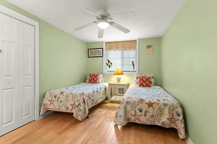6 Ashworth Ave #1 — Photo 23