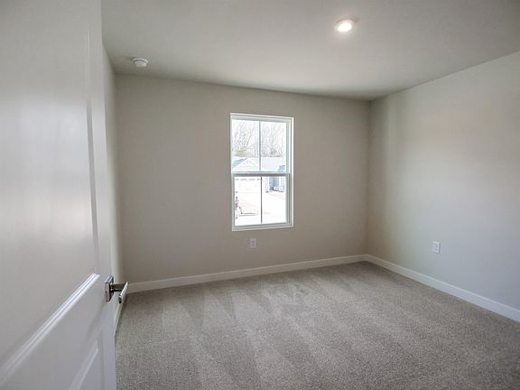 5th image of 339 Josephine Dr
