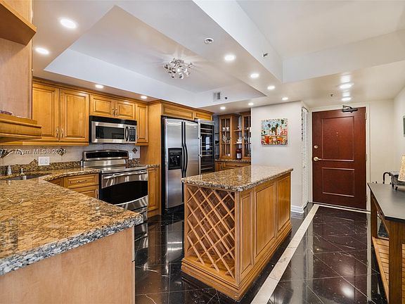 4th image of 2843 S Bayshore Dr APT 17A