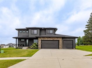 2707 NE Brentwood Cir, Grimes, IA 50111