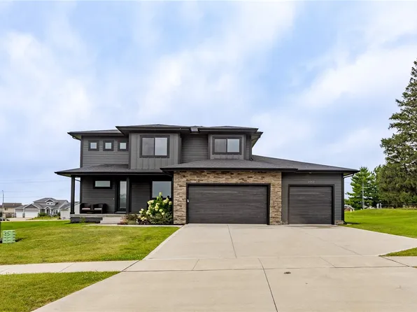 2707 NE Brentwood Cir, Grimes, IA 50111