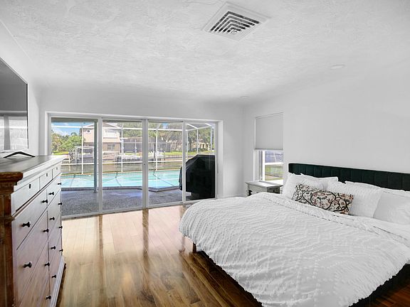 2nd image of 2083 Hawaii Ave NE