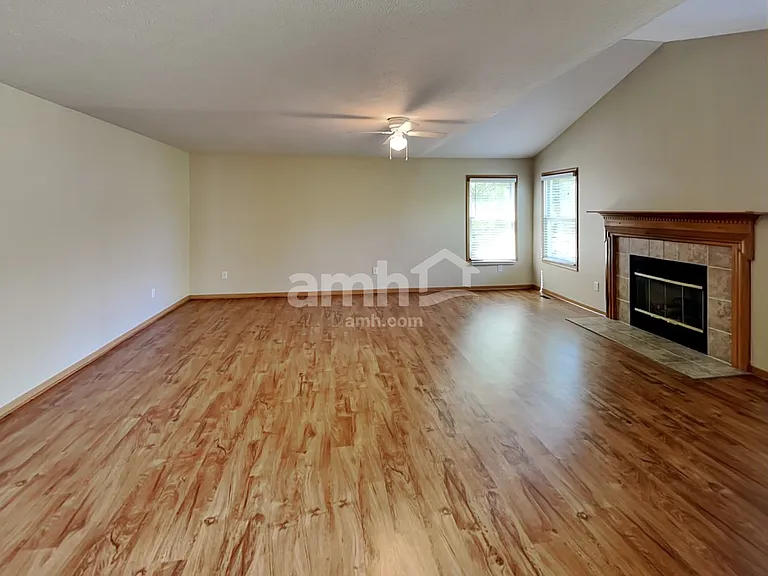 2395 Featherwood Dr — Photo 8
