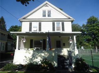 14 Summit St, Le Roy, NY 14482