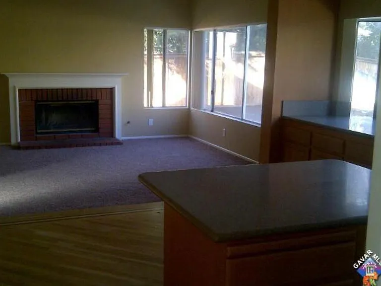 Vicker Way — Photo 13