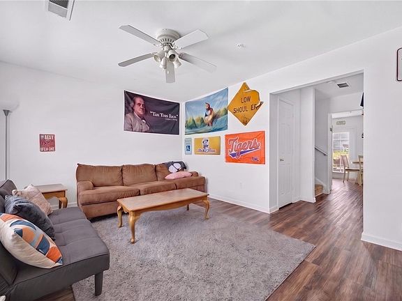 5th image of 215 Campus Dr