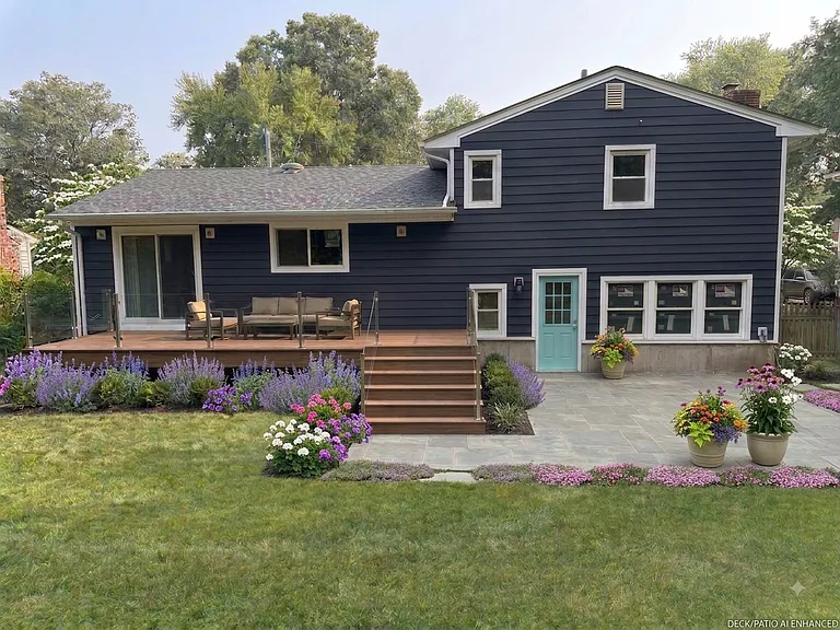66 Woodbine Cir — Photo 2