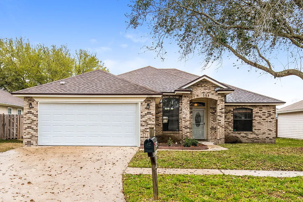 3 bed, 2.0 bath, 1594 sqft, $2,005 — Photo 1