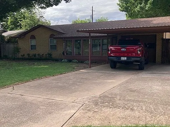 801 W Howard St, Olney, TX 76374