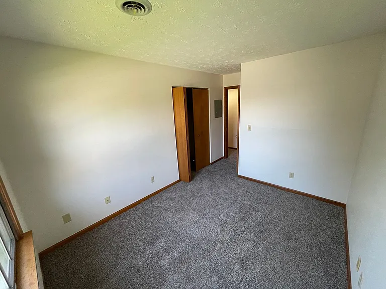Lynn-Gail Apartments — Photo 21