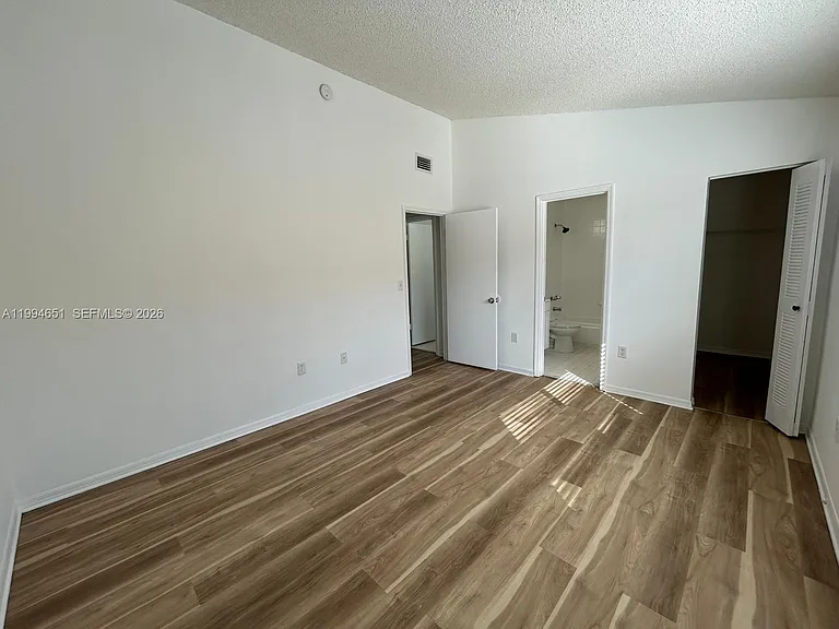 6255 Kendale Lakes Cir #225 — Photo 26