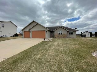1534 McRae Cir, Green Bay, WI 54311