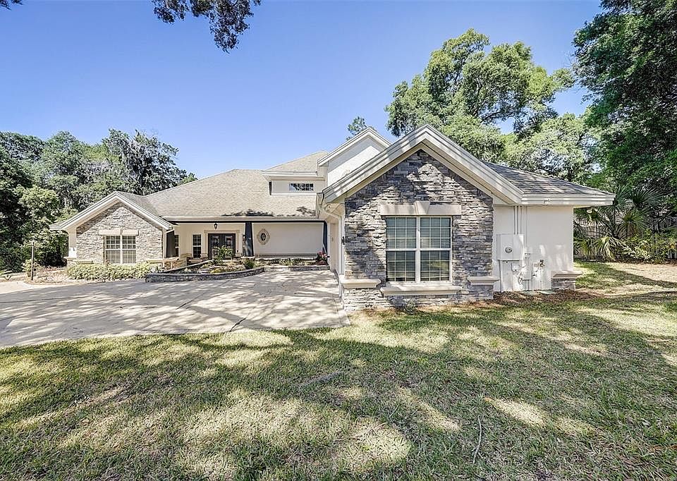 1st image of 2111 Oak Leaf Cir