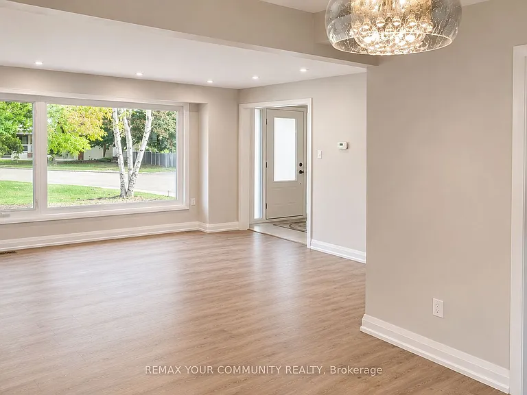 77 Beswick Dr — Photo 4