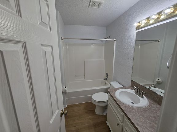 4th image of 151 Silverbell Cir