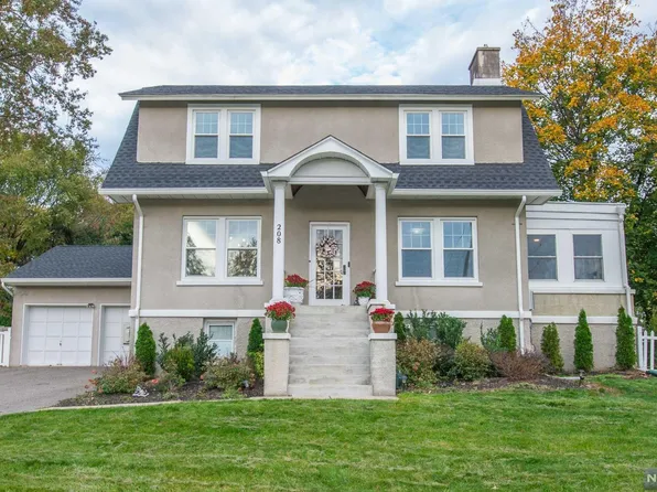 208 Magnolia Ave, Hillsdale, NJ 07642