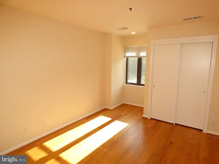 1401 N Oak St #G4 — Photo 13
