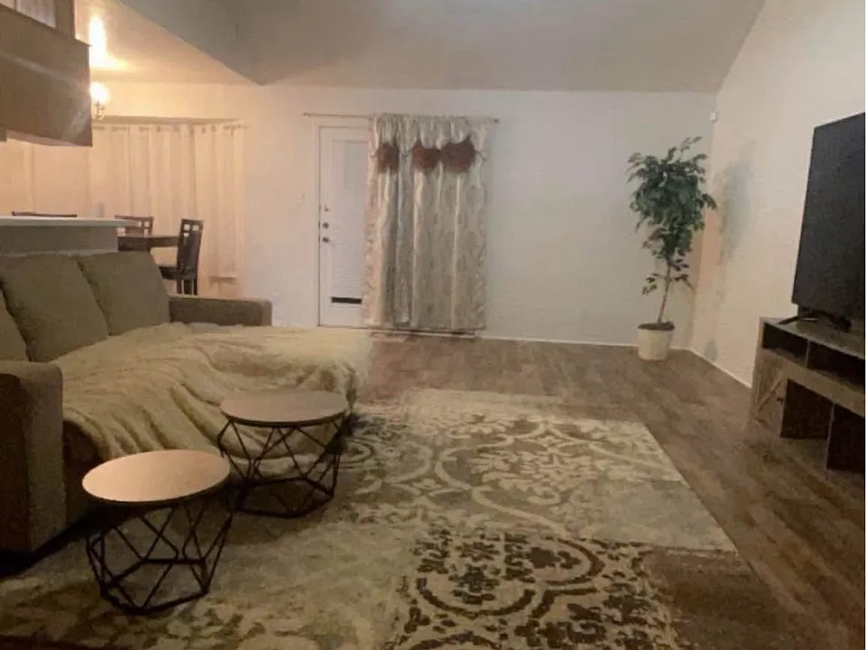 3300 Gus Dr