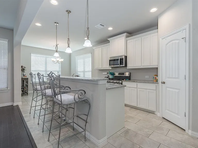 717 Seabourne Dr — Photo 20