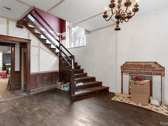 2nd image of 70 Lawrence St