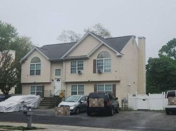83 3rd Ave, Bay Shore, NY 11706