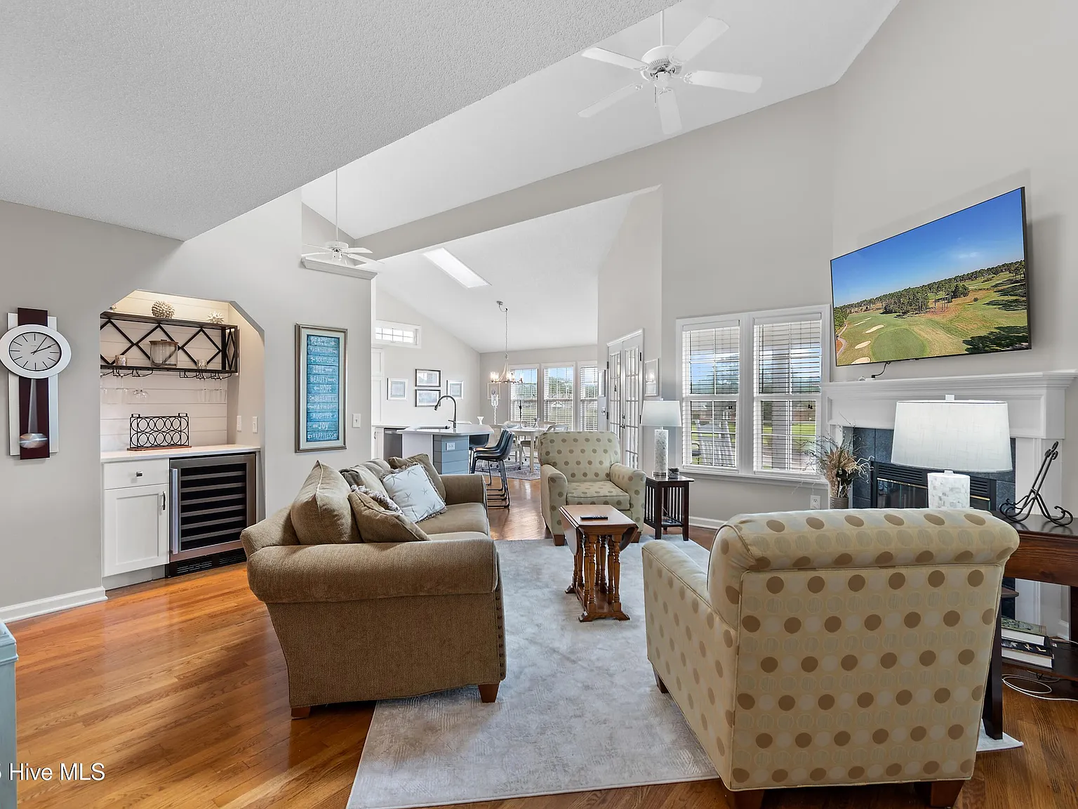 3 bed, 3.0 bath, $3,100 — Photo 4