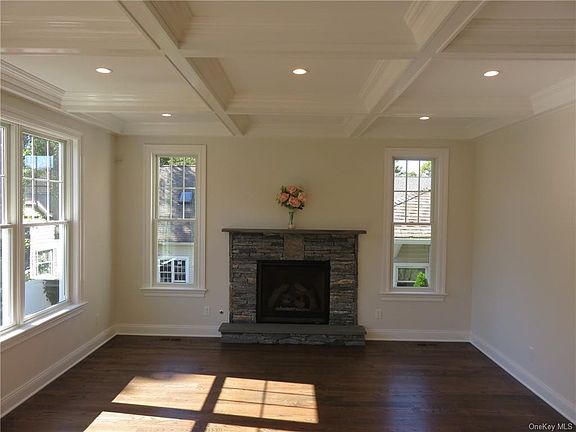 4th image of 42 Lakeview Ave