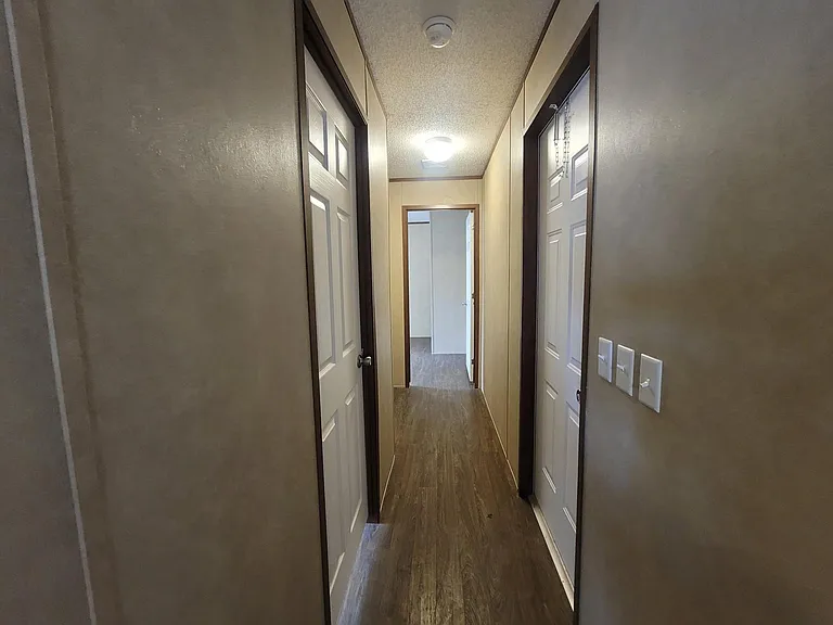 211 E 1st St #10 — Photo 21