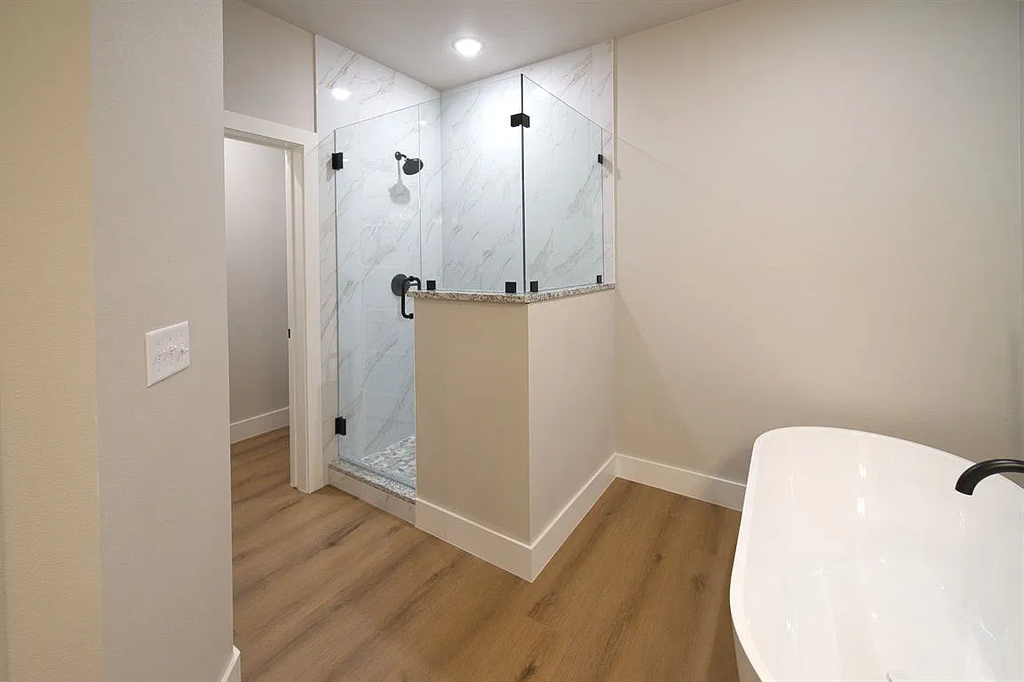 3 bed, 1716 sqft, $2,095 — Photo 4