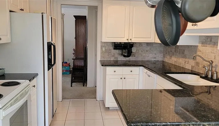 6307 Fordham Pl — Photo 7