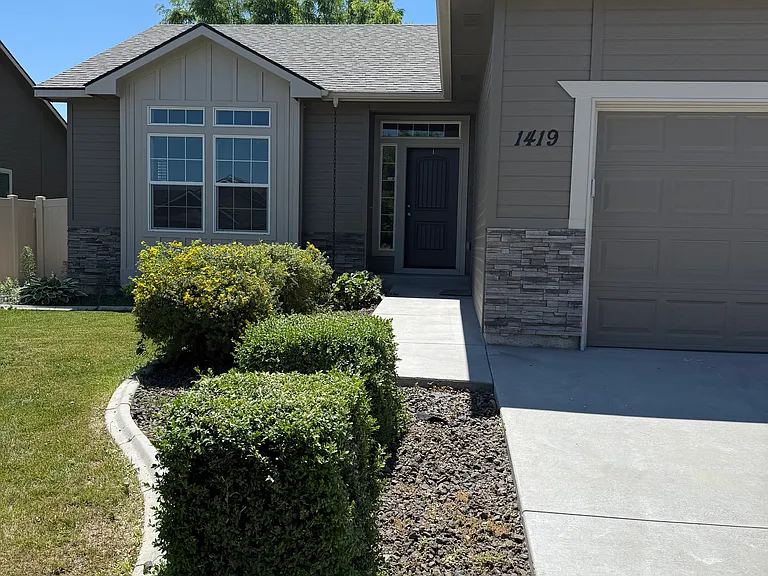 1419 W Raelin Dr — Photo 2