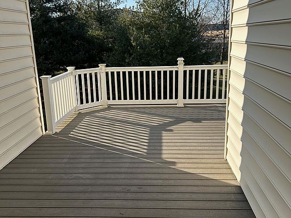 5th image of 358 Larose Dr