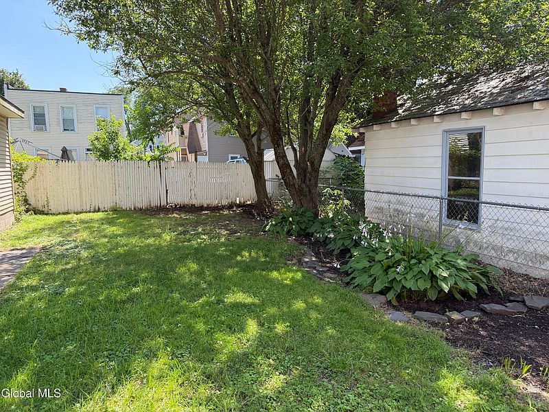 5th image of 18 Summit Avenue