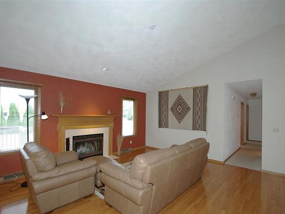 3rd image of 4186 Kensington Way