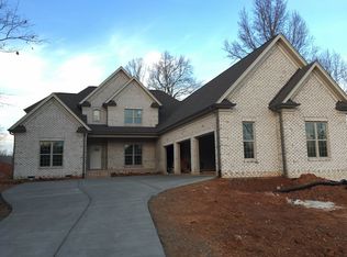 8446 Alice Player Dr, Oak Ridge, NC 27310