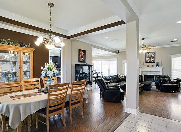 3rd image of 170 Oak Manor Ln