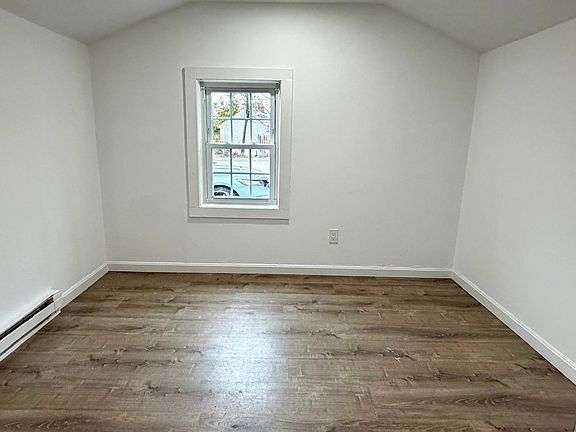 5th image of 213 Lower County Rd #1