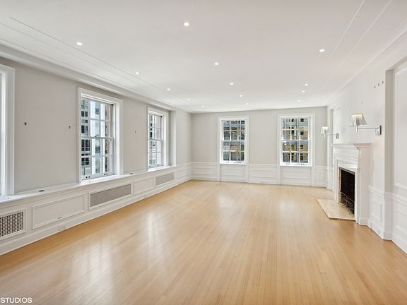 5th image of 233 E Walton Pl #6