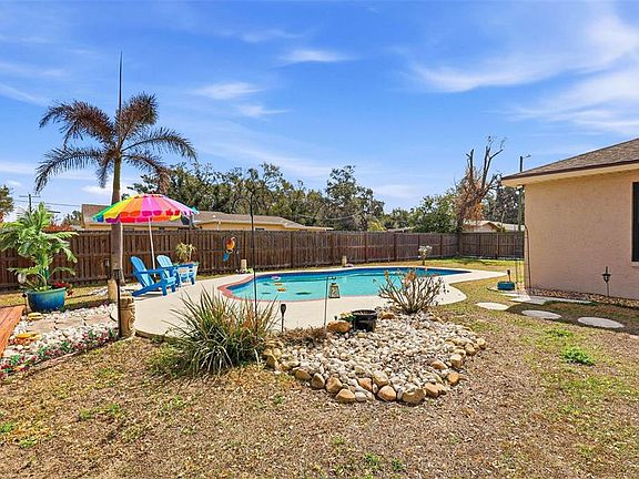 4th image of 406 Craft Rd