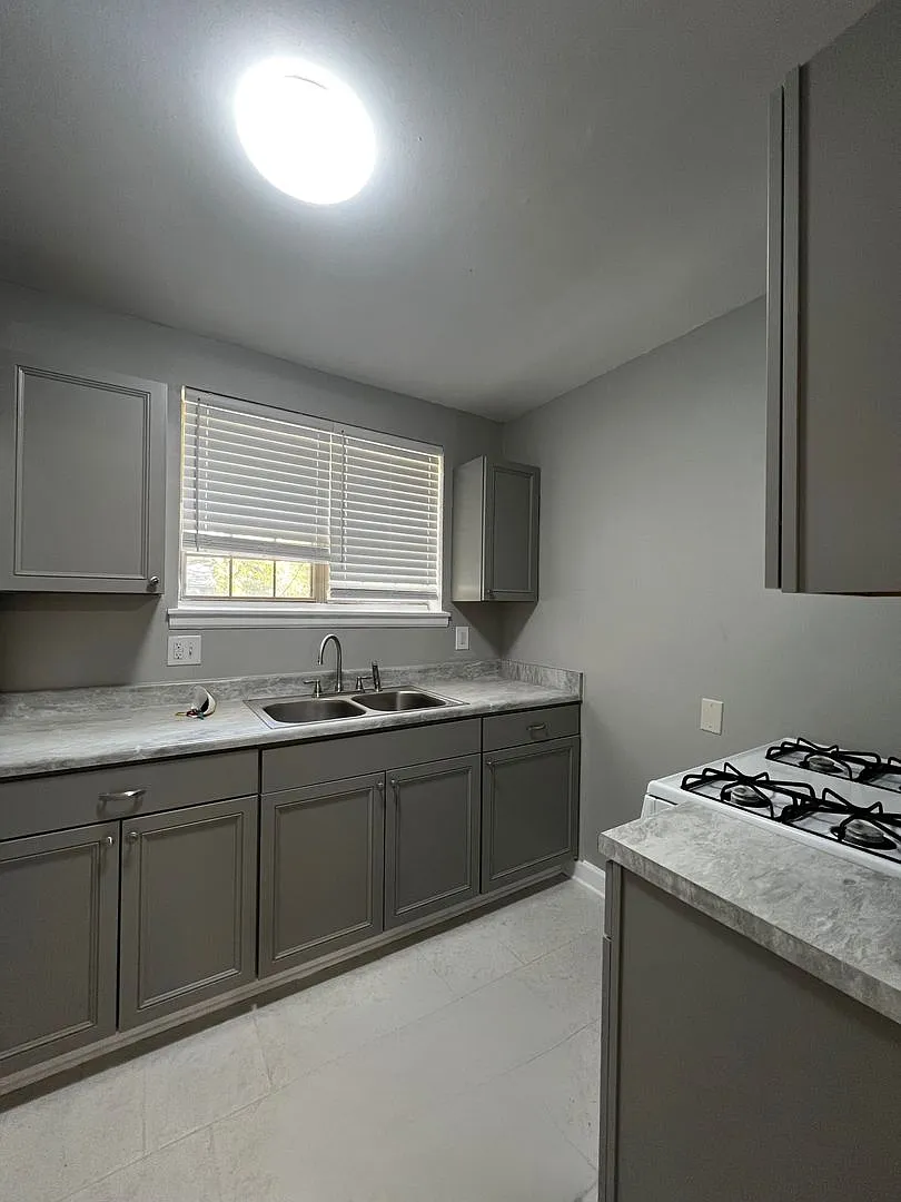 Stonerose Apartments, Bldg 100 — Photo 2