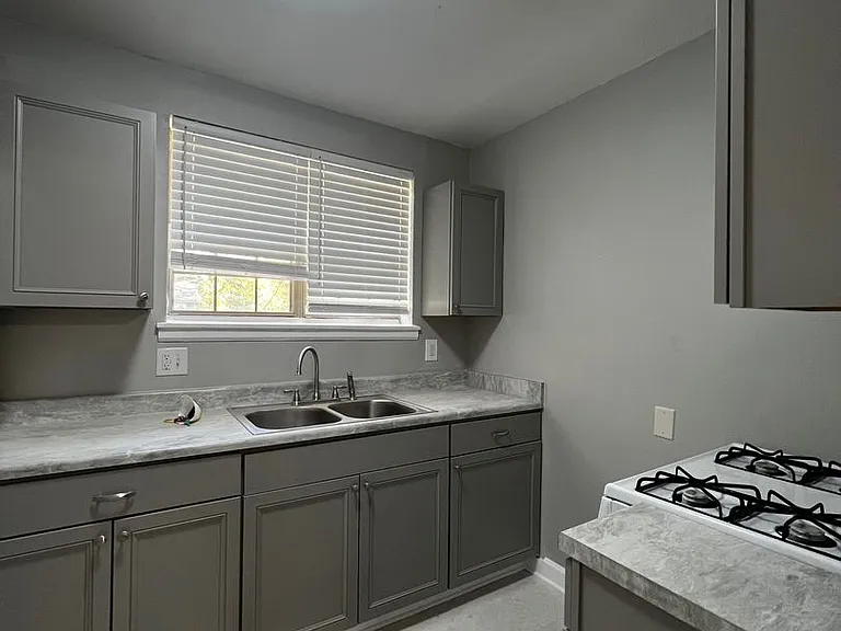 100 N Cooper St — Photo 2