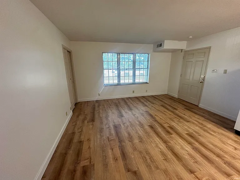 665 Saint Marys Dr #6 — Photo 4