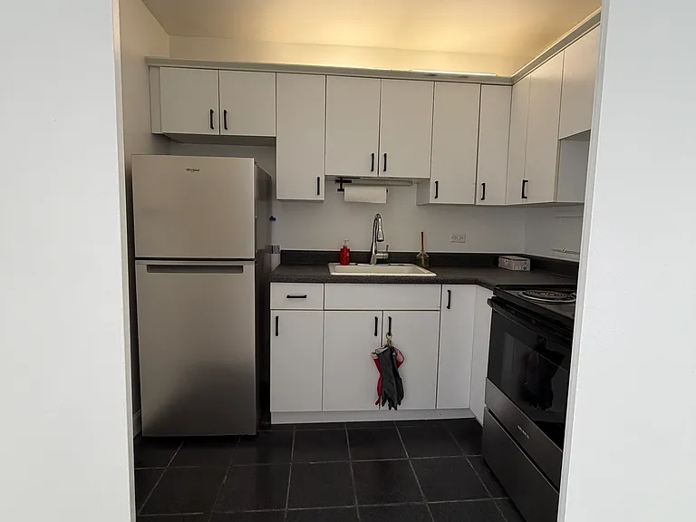 260 E Chestnut St #714 — Photo 8