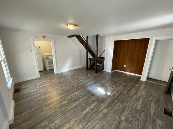 8 3rd St APT 4, Hoosick Falls, NY 12090