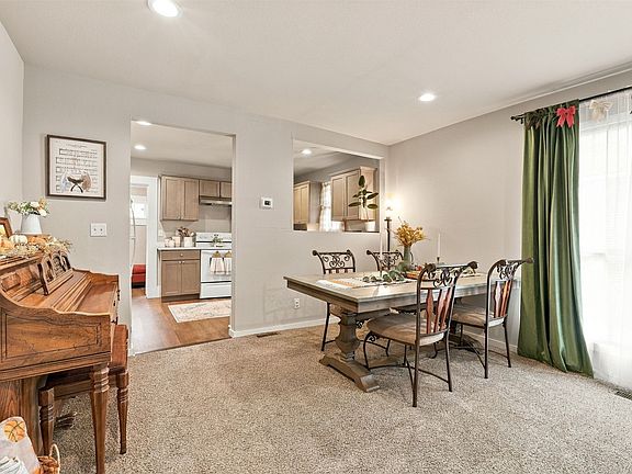 4th image of 307 W Main St